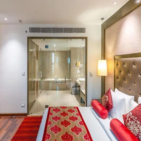 Hotel O Cean Suites Near Igi Airport 뉴델리 외부 사진