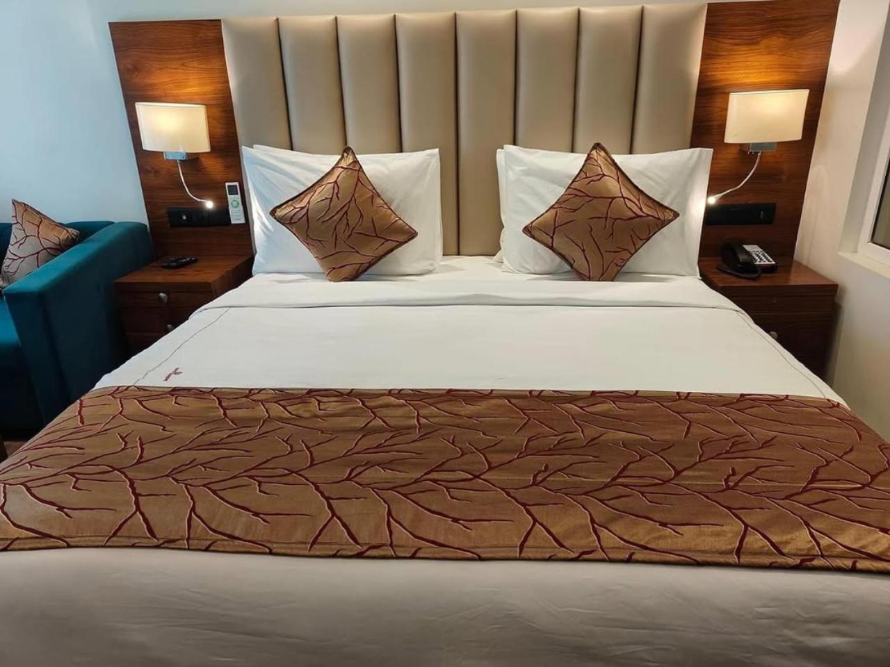 Hotel O Cean Suites Near Igi Airport 뉴델리 외부 사진