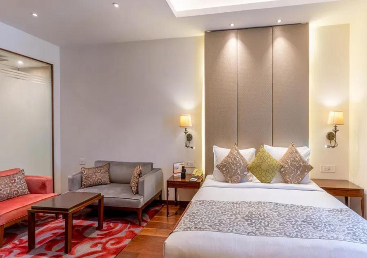 Hotel O Cean Suites Near Igi Airport 뉴델리 외부 사진