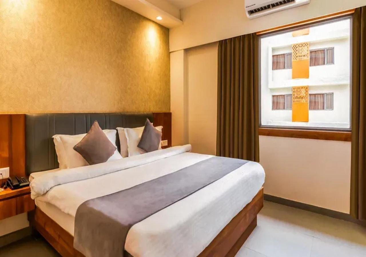 Hotel O Cean Suites Near Igi Airport 뉴델리 외부 사진