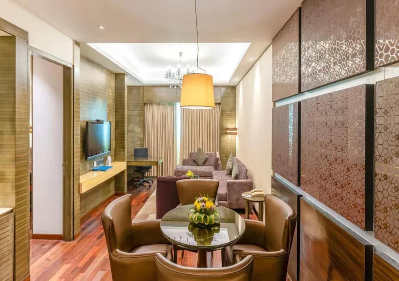Hotel O Cean Suites Near Igi Airport 뉴델리 외부 사진