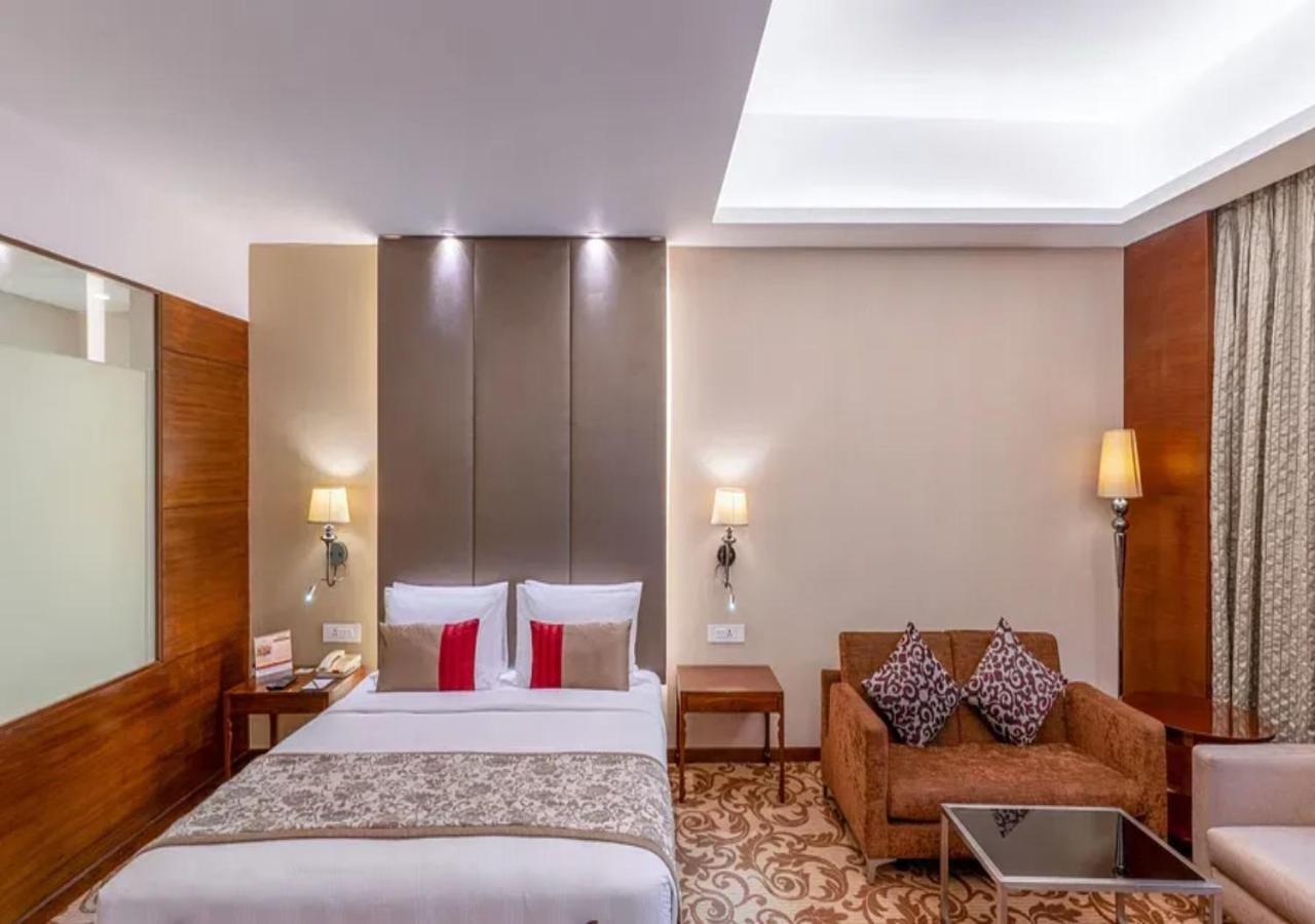 Hotel O Cean Suites Near Igi Airport 뉴델리 외부 사진