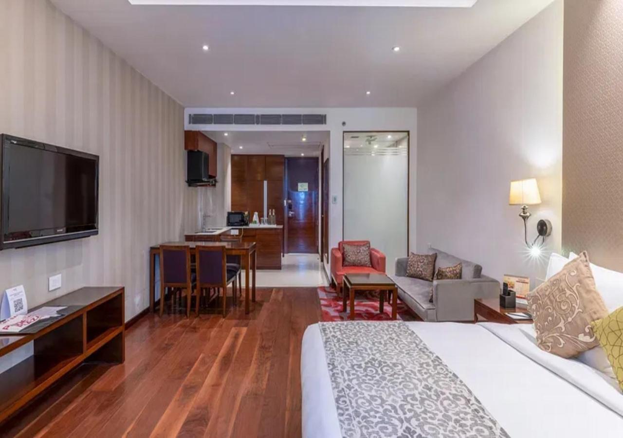 Hotel O Cean Suites Near Igi Airport 뉴델리 외부 사진