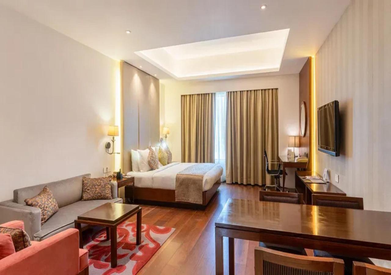 Hotel O Cean Suites Near Igi Airport 뉴델리 외부 사진