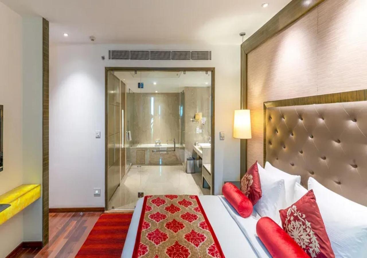Hotel O Cean Suites Near Igi Airport 뉴델리 외부 사진