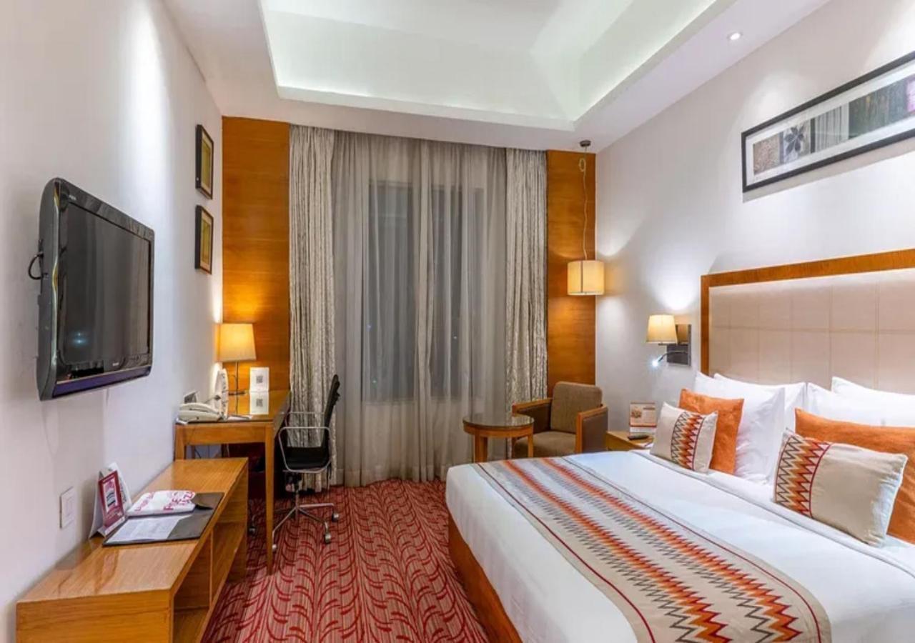 Hotel O Cean Suites Near Igi Airport 뉴델리 외부 사진